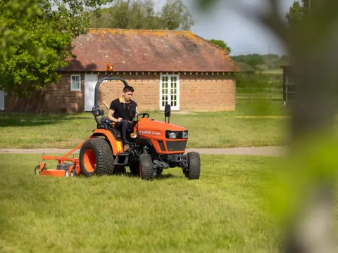 Traktor mit Klasse B fahren? Was wirklich erlaubt ist!