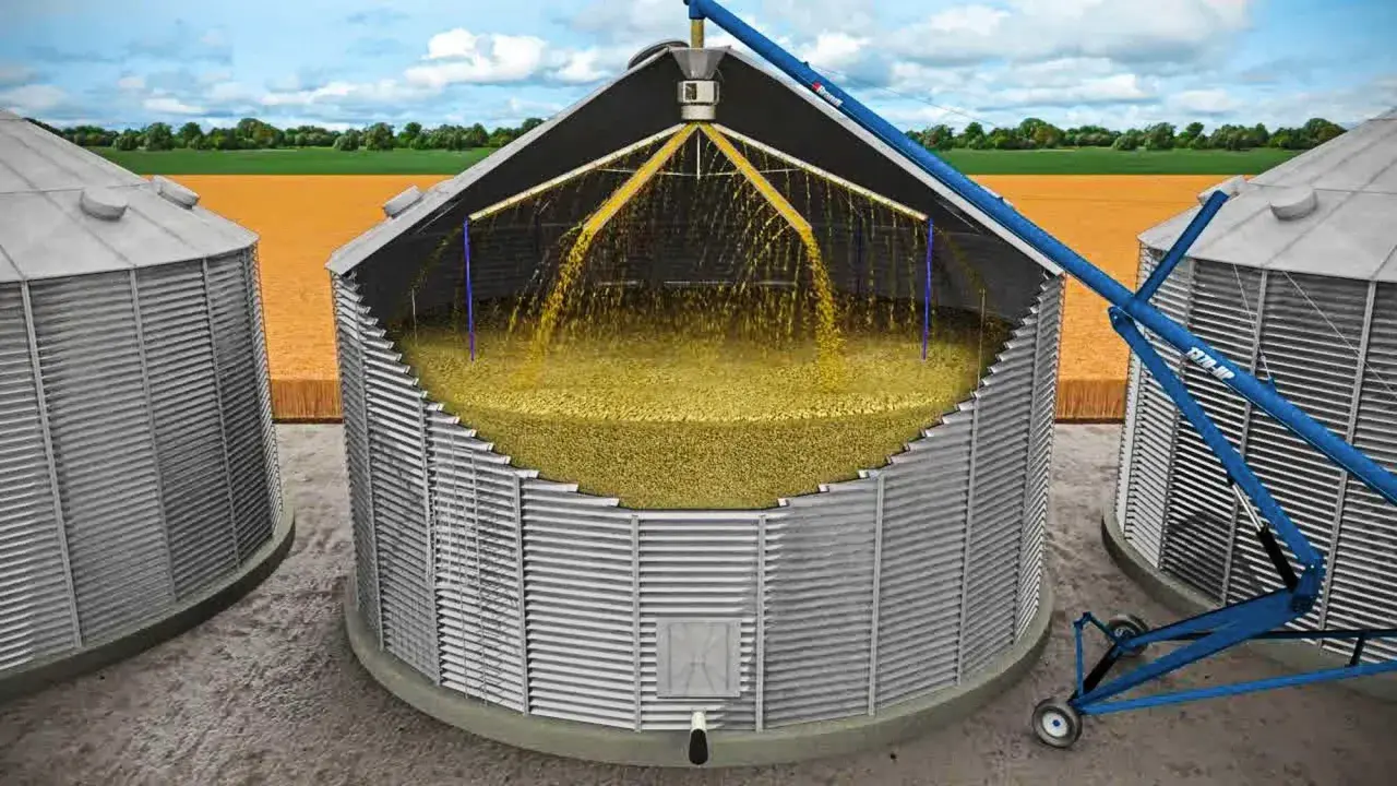 Ein **Silo** ist ein großer Speicher für Getreide. Hier wird Korn per Förderband in das offene Silo geschüttet.